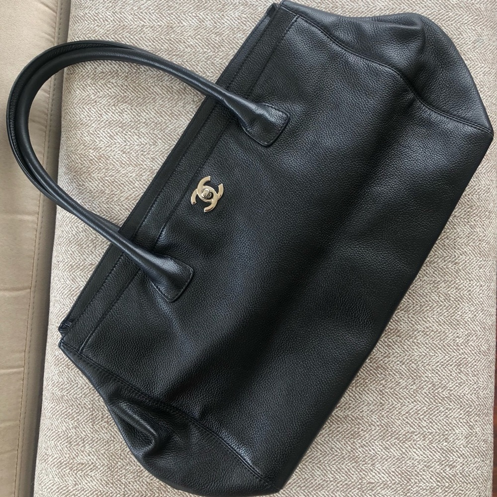 ✨AUTHENTIC ✨CHANEL Executive Tote Bag Black Caviar Skin